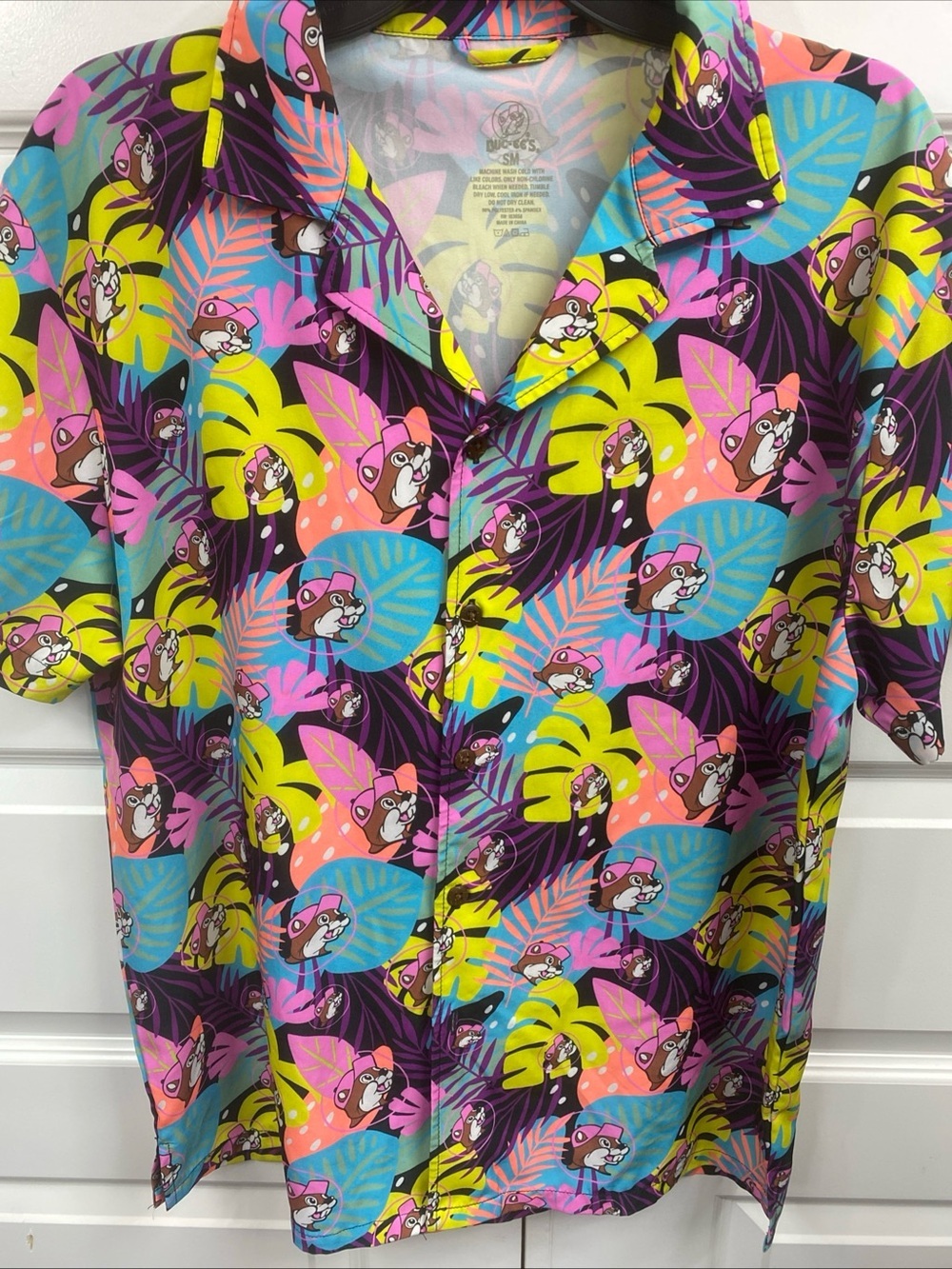 Buc-ee’s Men's Tropical Camper Button Up Polo Shirt Multicolor SM/Med Bright - Picture 2 of 7